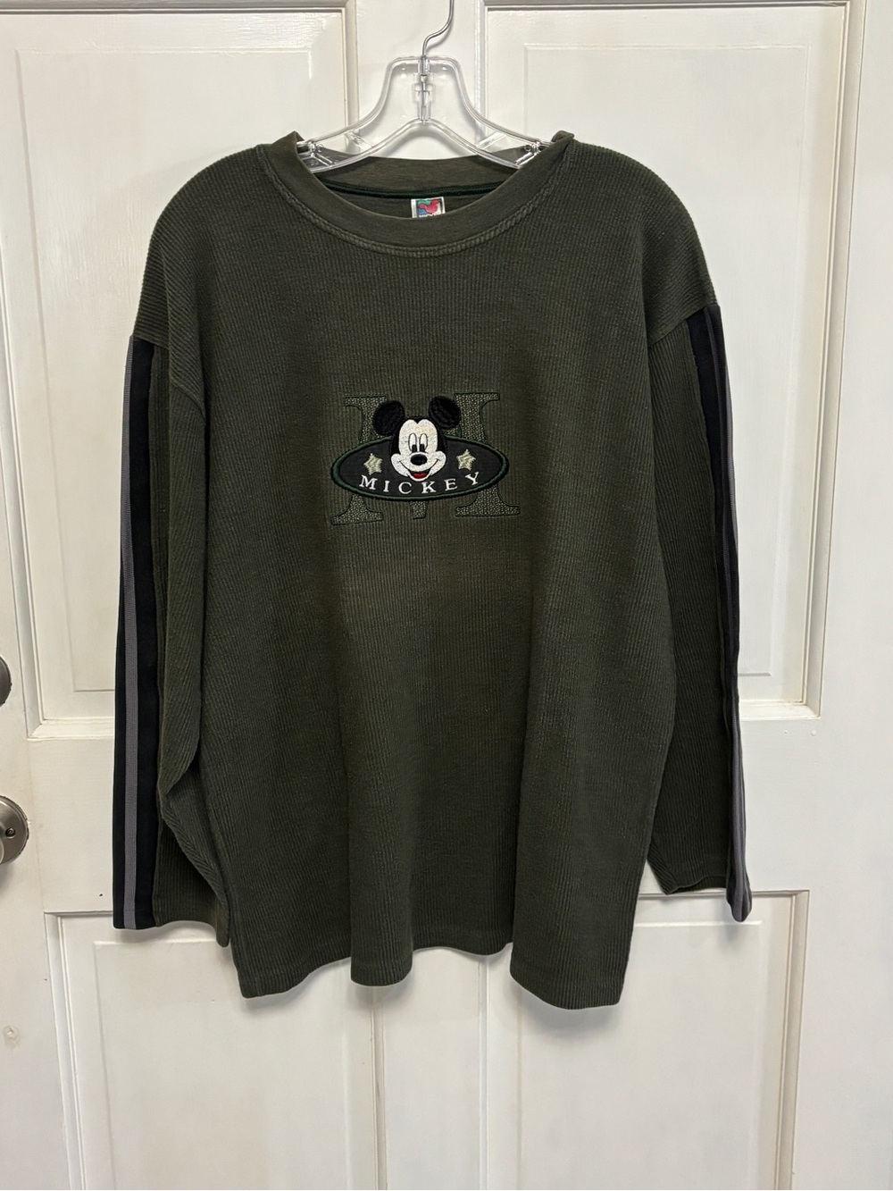 Men’s vintage 1990s Mickey Unlimited by Jerry Leigh Olive Green Sweater. Size M